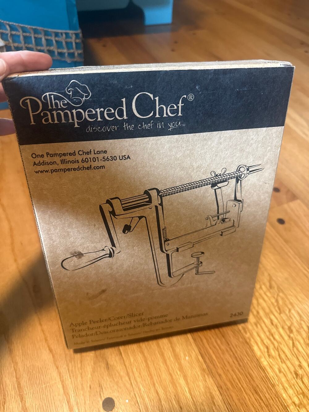 NEW Pampered Chef 2430 Apple Peeler Corer Slicer NIB Kitchen Tool